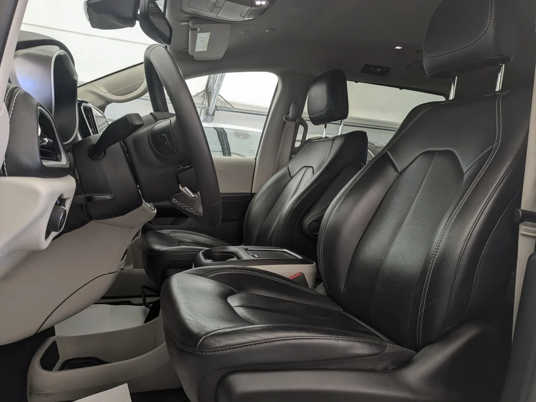 Certified Used 2022 White Chrysler Touring L - - AWD - Stow n Go Seating - 360 Cam - Remote Start - Pwr Sliding Doors & More! image 15