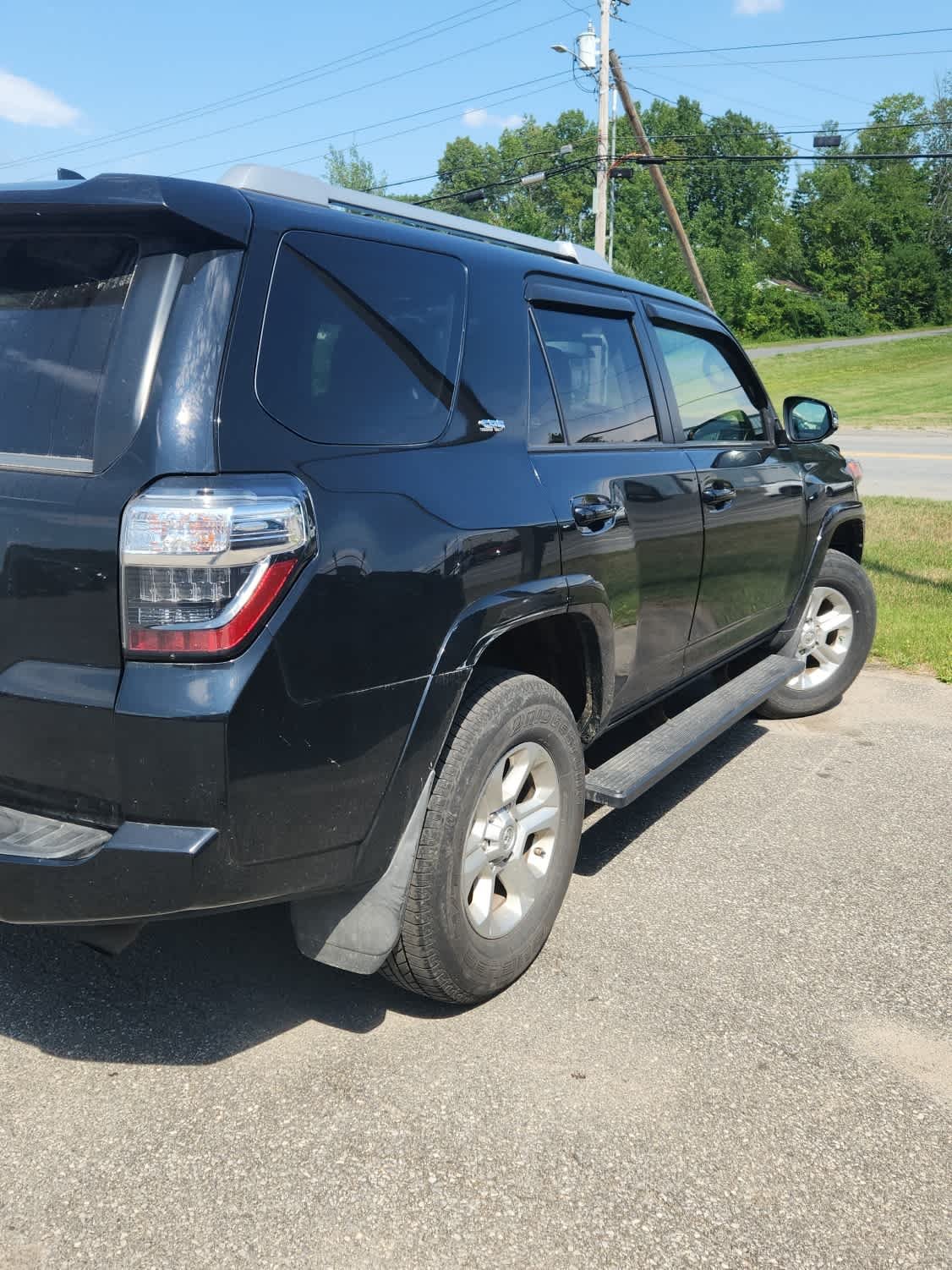 Used 2018 Midnight Black Metallic Toyota SR5 Premium image 3