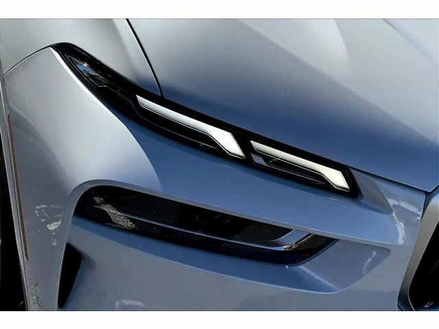 New 2026 Mineral White Metallic BMW xDrive40i image 13