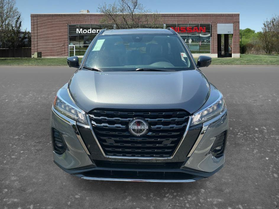 Used 2022 Gun Metallic Nissan SR image 6
