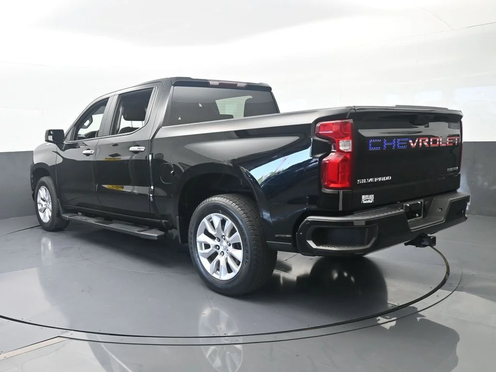 Used 2021 Black Chevrolet Custom image 4