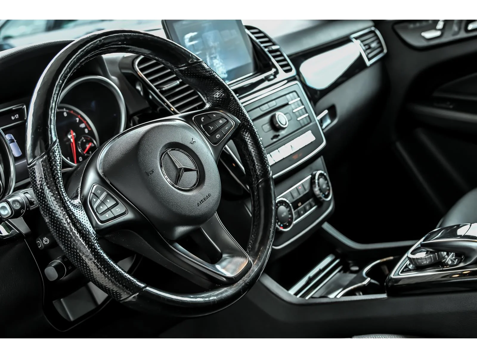 Used 2018 Black Mercedes-Benz GLE 350 4MATIC® image 17