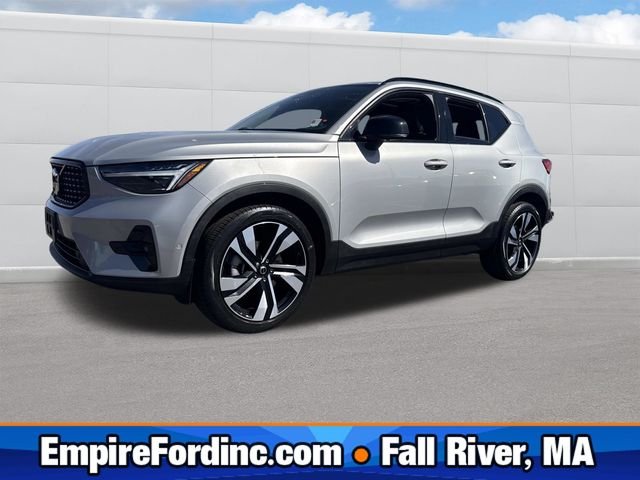 2023 Volvo XC40 B5 Ultimate Dark AWD's photo
