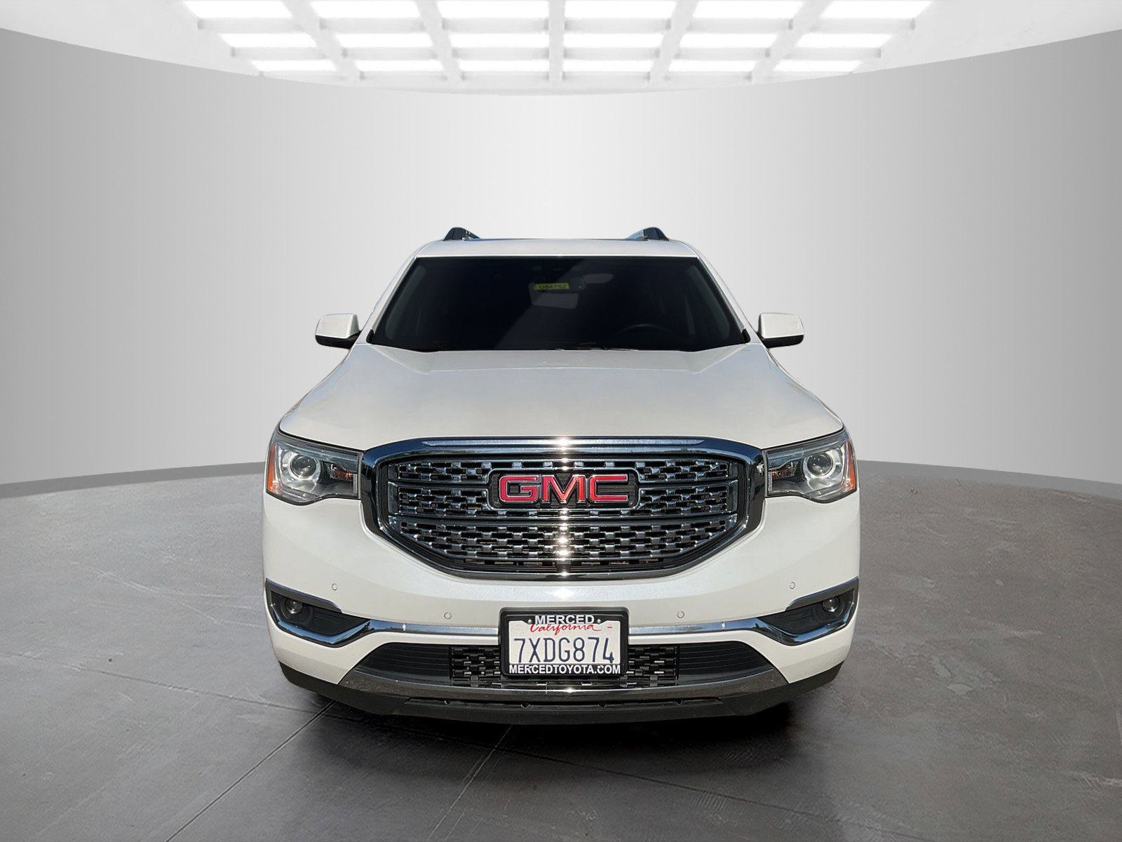 Used 2017 White Frost Tricoat GMC Denali image 8