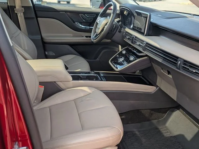 Used 2020 Red Lincoln Reserve image 38