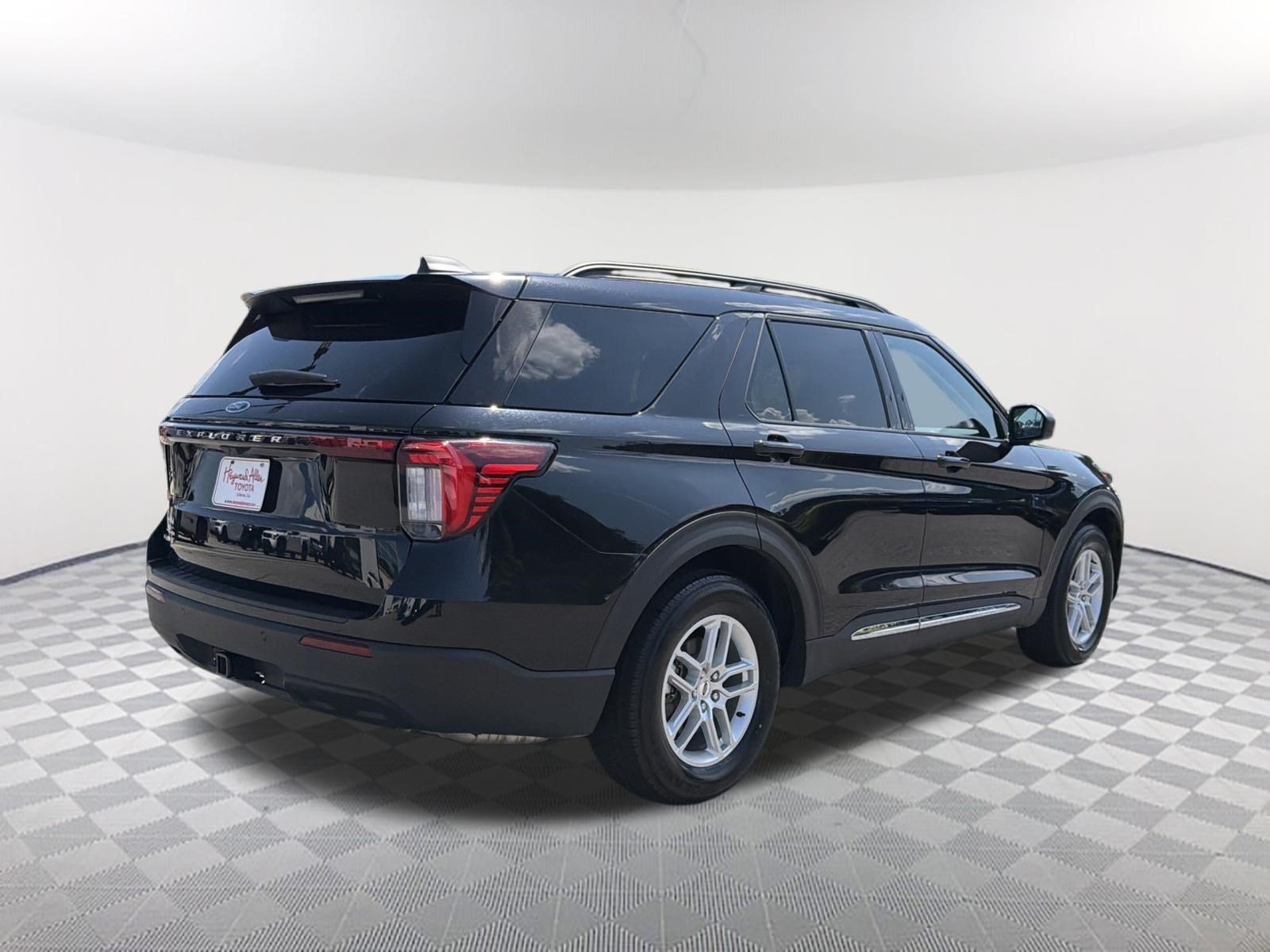 Used 2025 Black Metallic Ford Active image 16