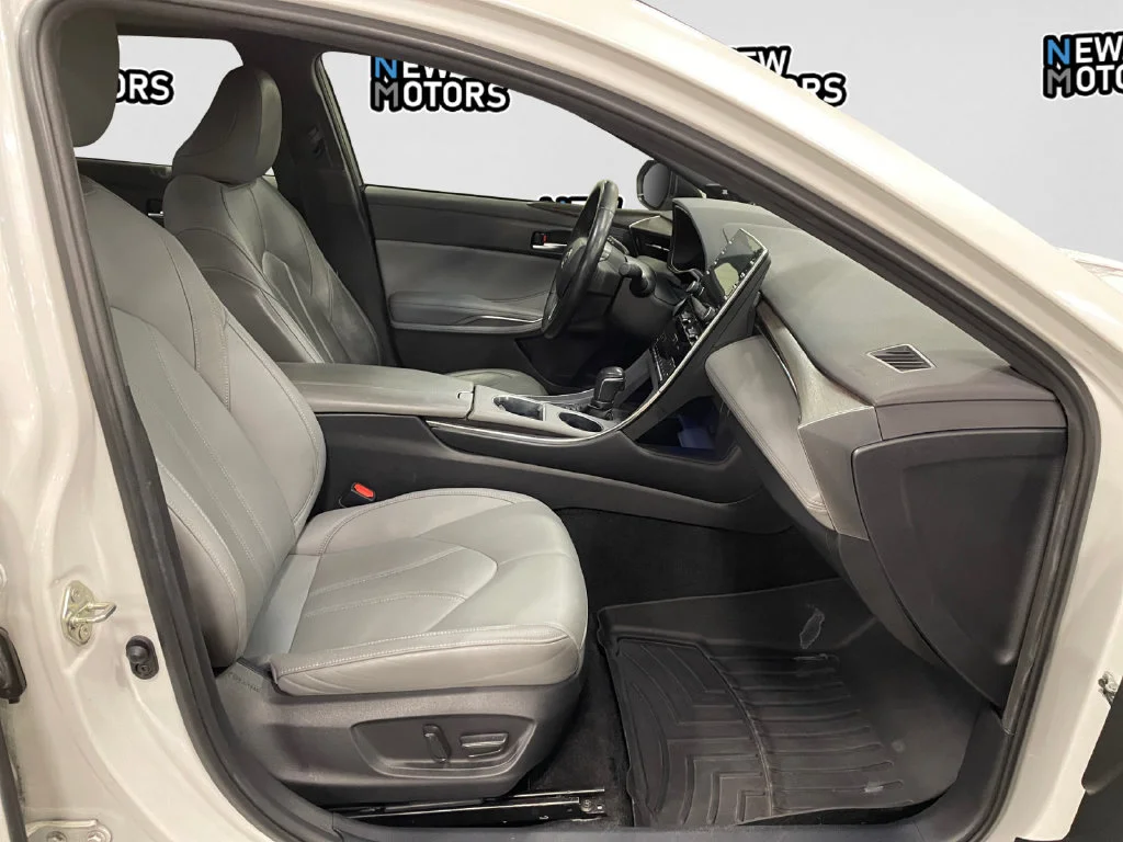 Used 2021 Pearl Toyota XLE image 15