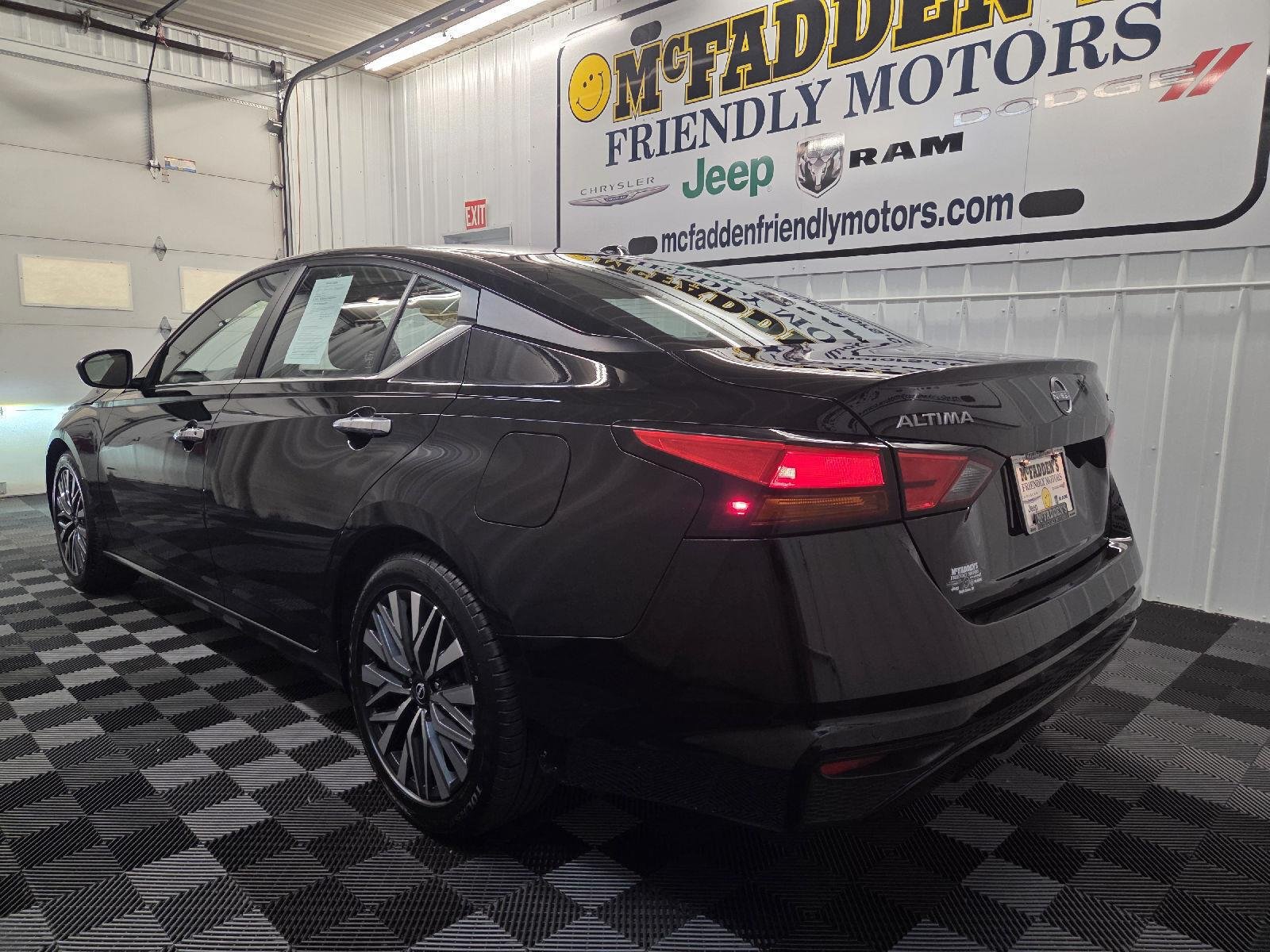 Used 2024 Super Black Nissan 2.5 SV image 6