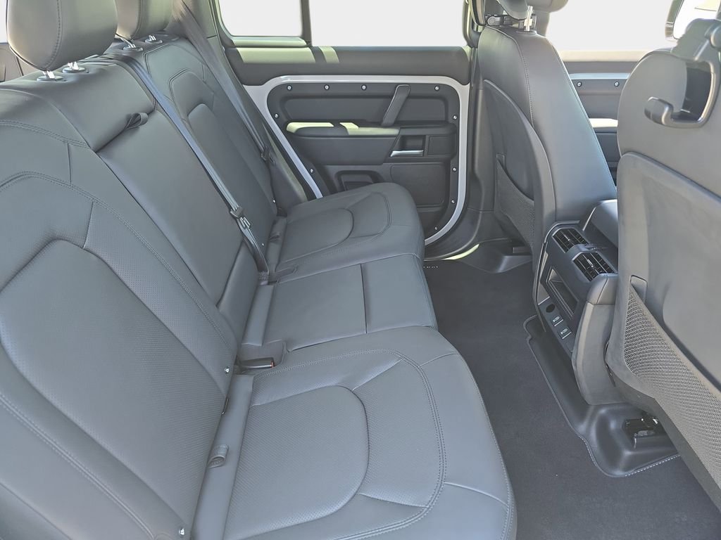 2026 Land Rover Defender X-Dynamic SE - Photo 11