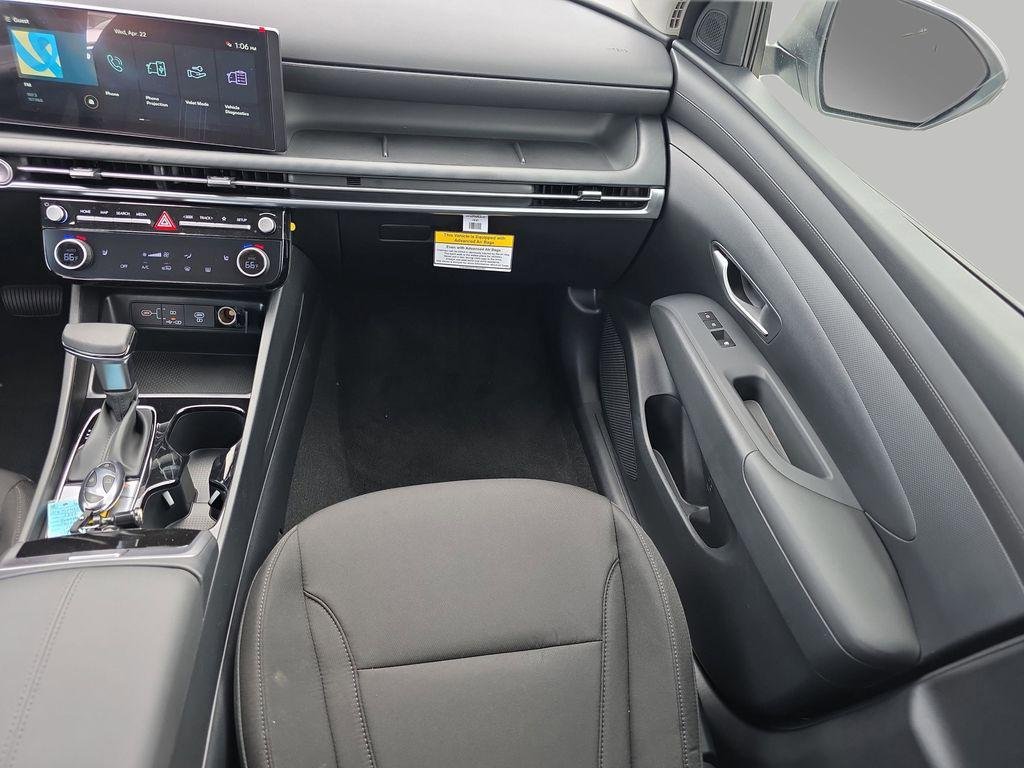 New 2026 White Pearl Hyundai SEL FWD image 14