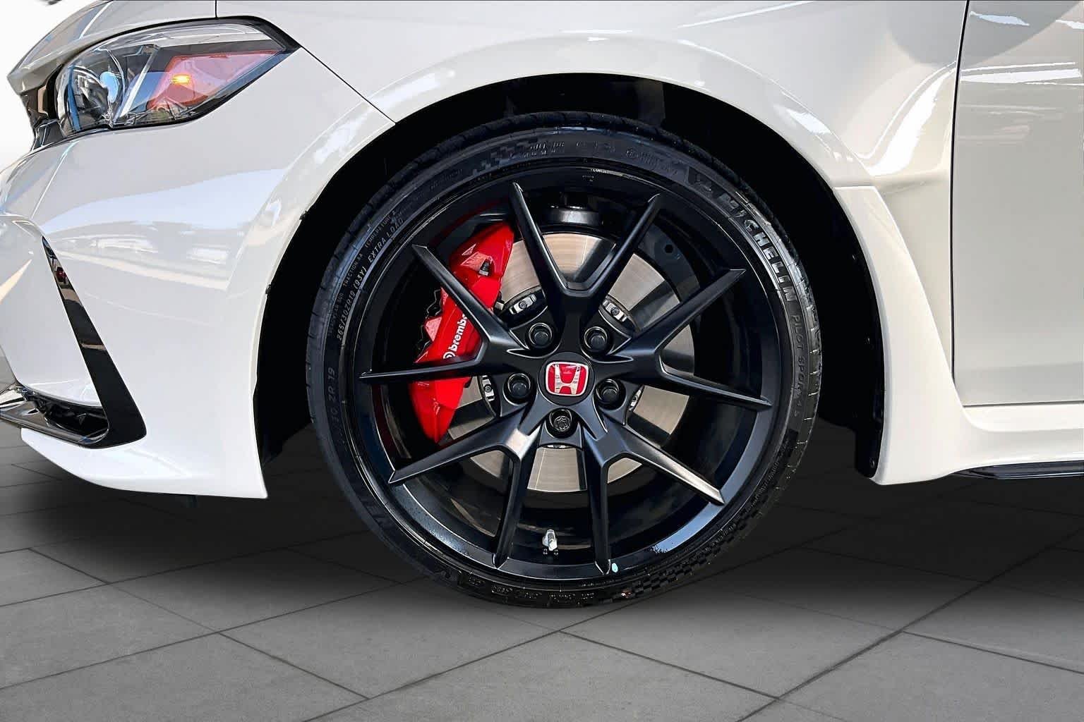 Used 2025 Championship White Honda Civic Type R image 11