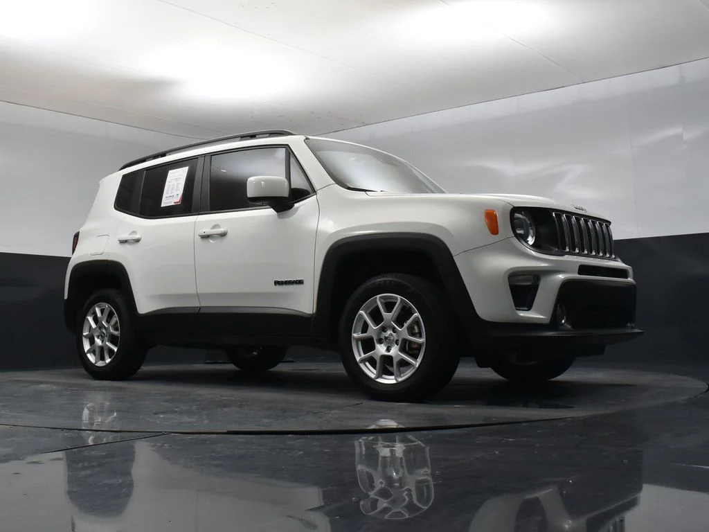 Certified Used 2021 White Jeep Latitude image 29