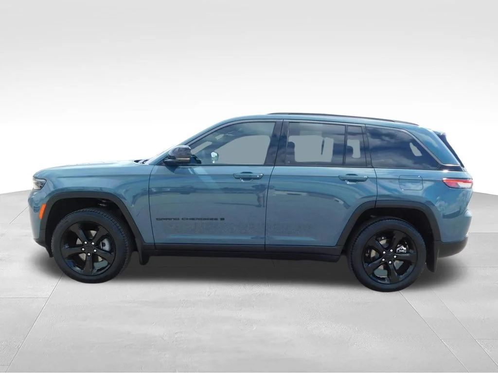 Used 2026 Steel Blue Jeep Limited image 8