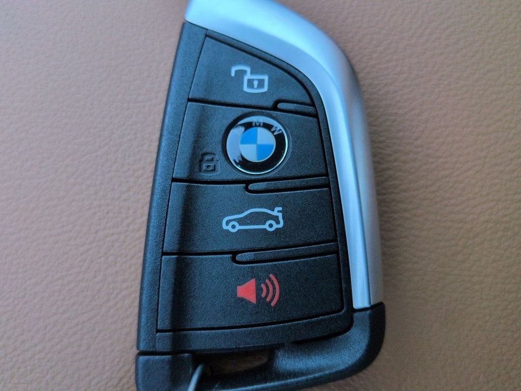 New 2026 Black Sapphire Metallic BMW 330i xDrive image 29