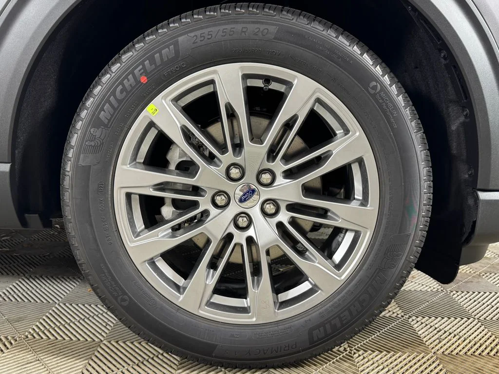 New 2026 Gray Ford Platinum image 17
