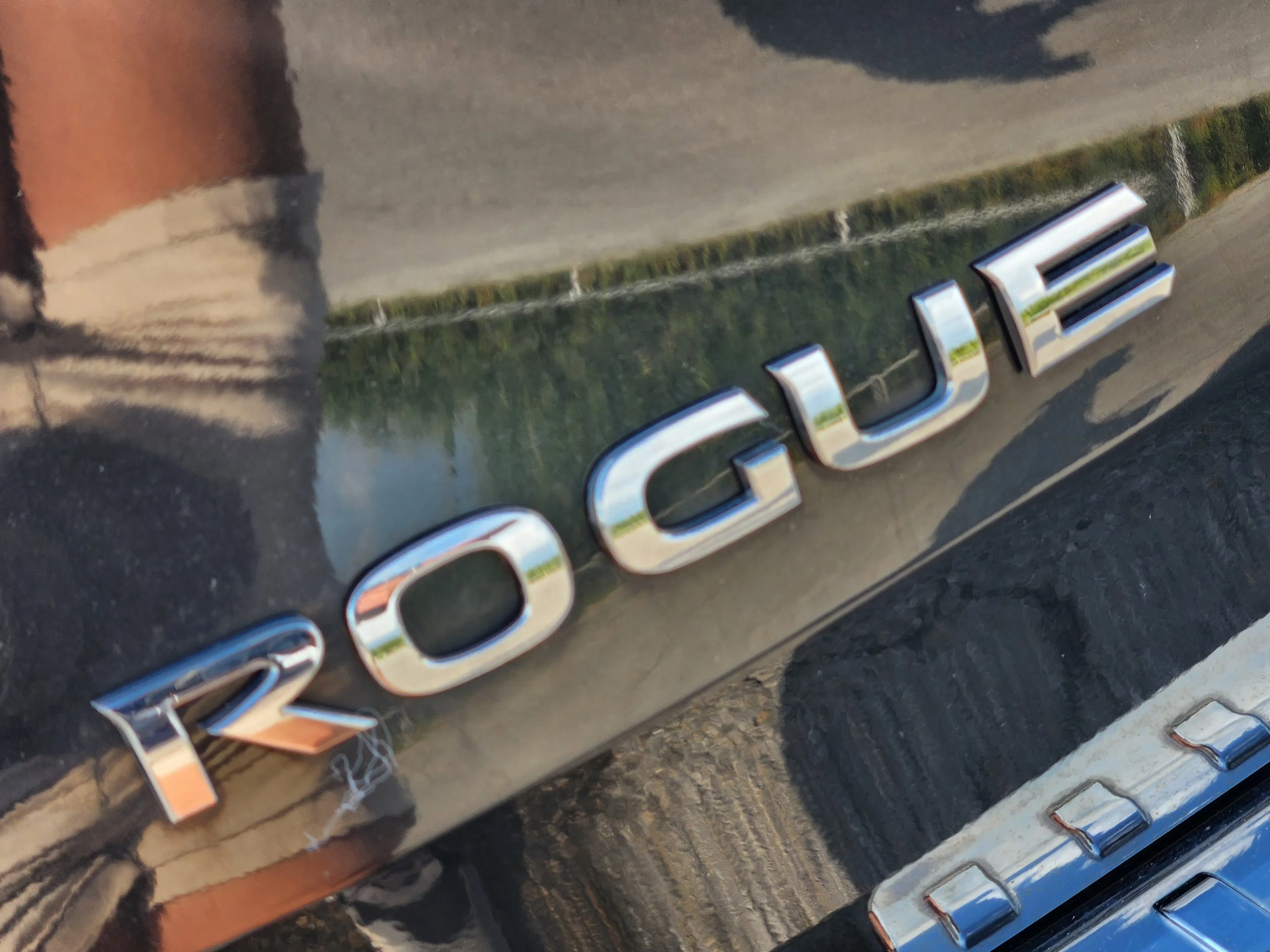 Used 2017 Magnetic Black Nissan SL image 12