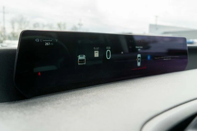 Used 2025 White Ford Active image 22