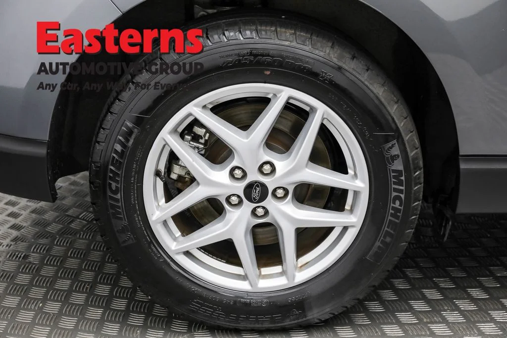 Used 2024 Gray Ford SEL image 28