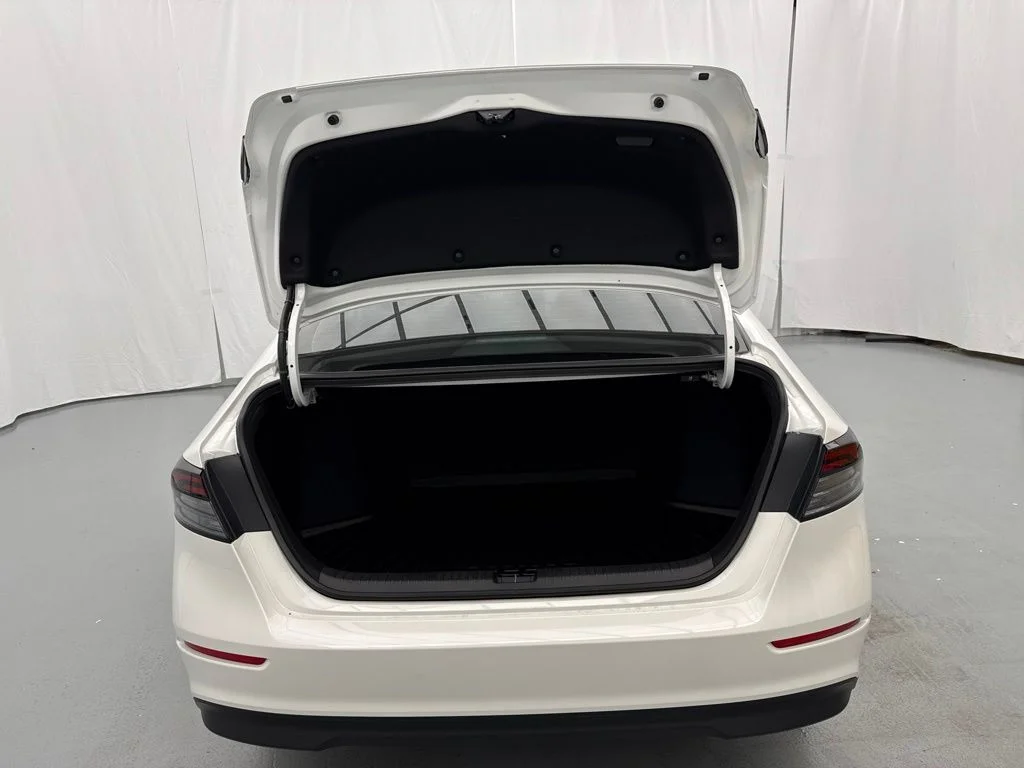 New 2026 Platinum White Pearl Honda LX image 9