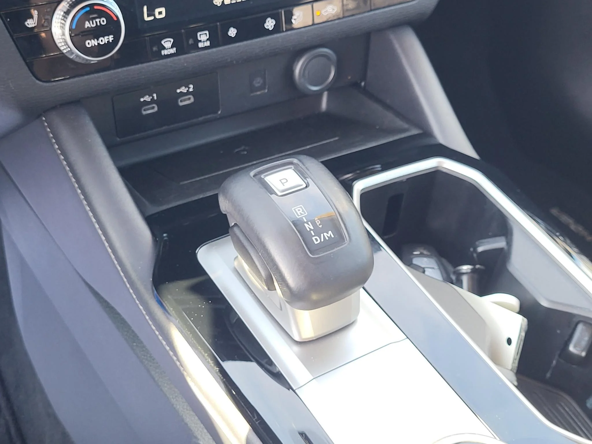 Used 2025 Cosmic Blue Metallic Mitsubishi SE image 17