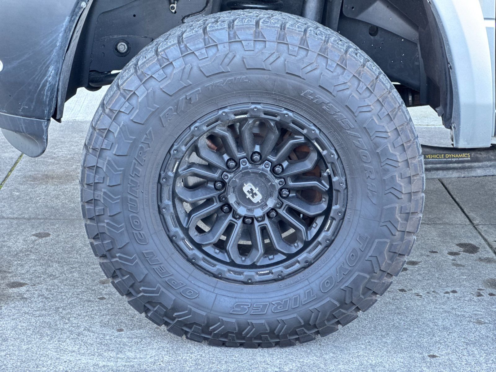 Used 2018 Bright Silver Clearcoat Metallic Ram Laramie image 23