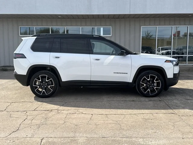 New 2026 Bright White Clear-Coat Exterior Paint Jeep Overland image 2