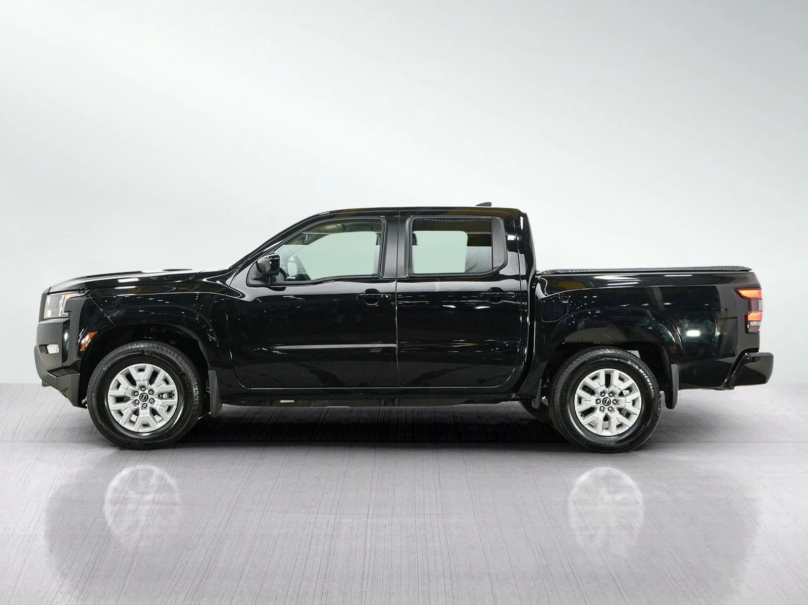 Used 2023 Super Black Nissan SV image 2