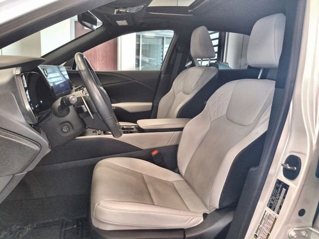 Used 2023 White Lexus 350 image 11
