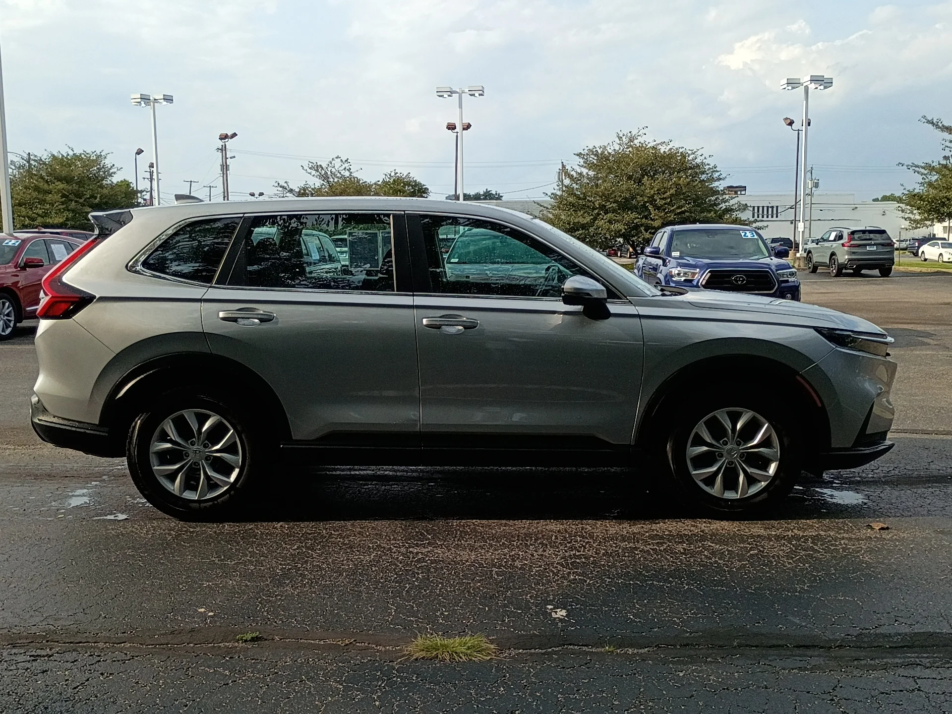 Certified Used 2024 Lunar Silver Metallic Honda LX image 2