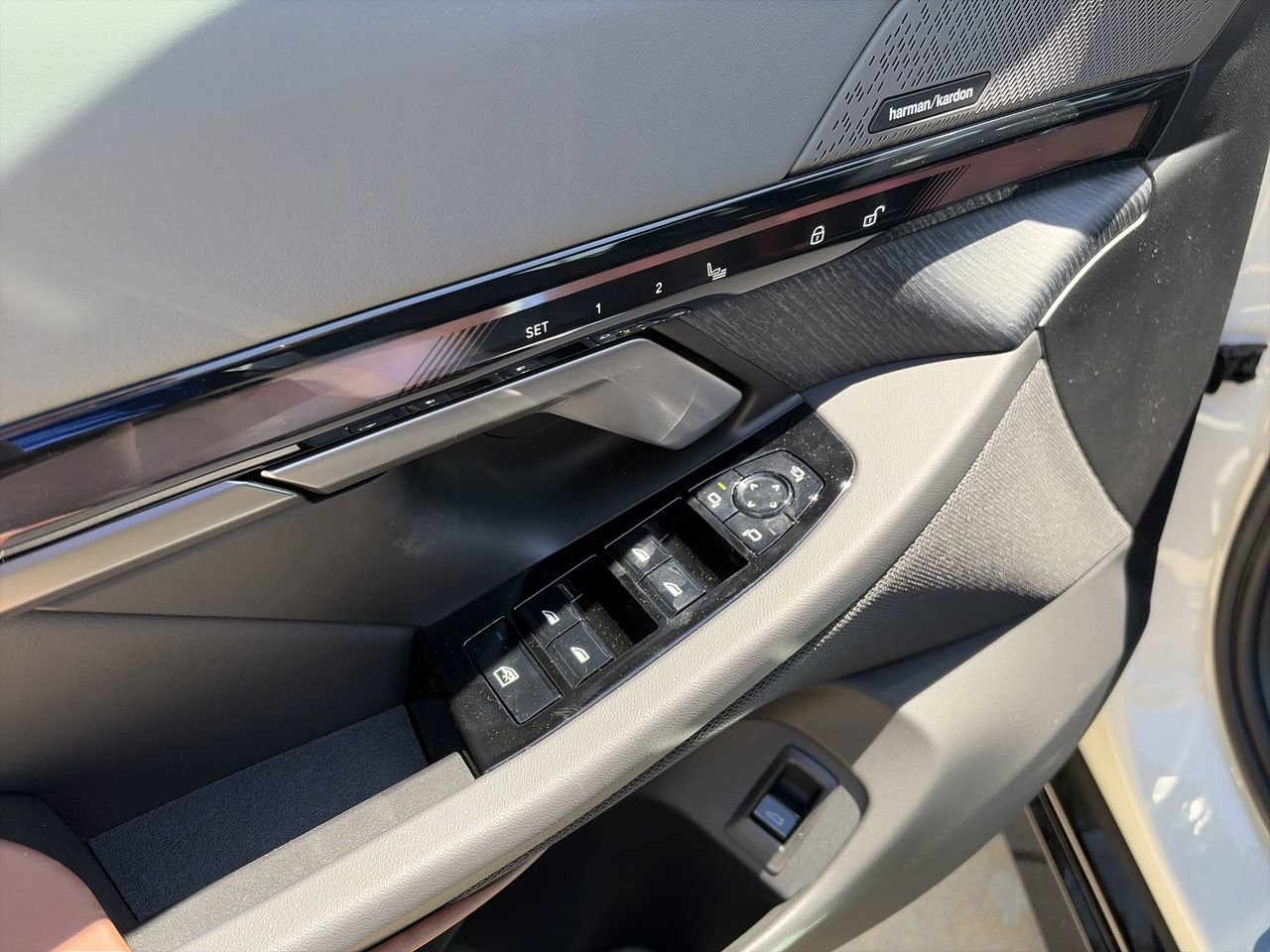 New 2027 Alpine White BMW 530i xDrive image 19