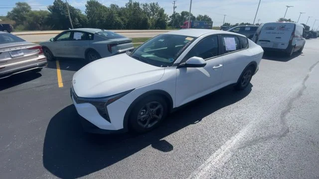 2025 Kia K4 LXS - Photo 6