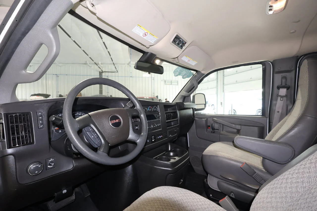 2025 GMC Savana Passenger LT - Photo 8