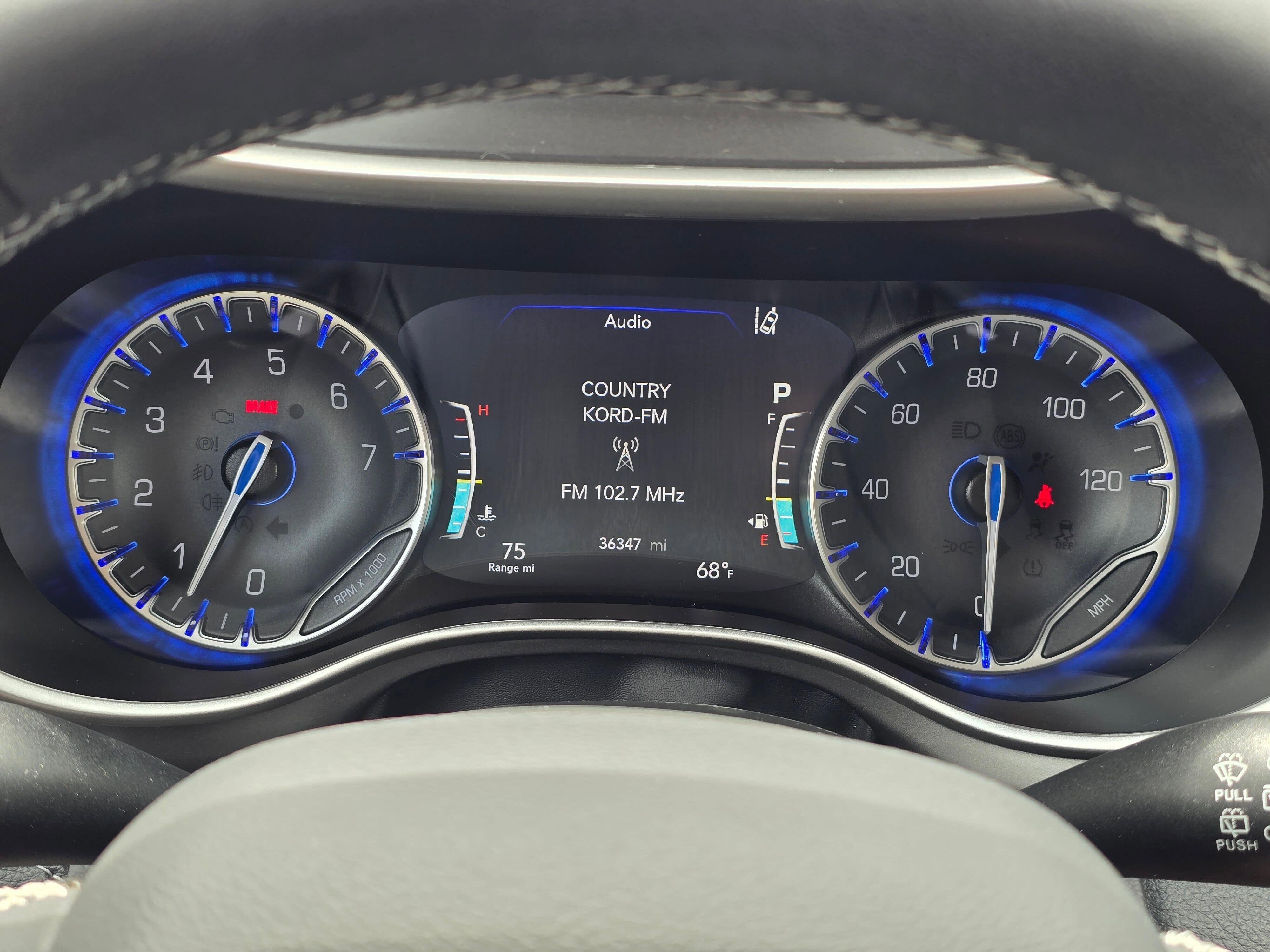 Used 2023 Brilliant Black Crystal Pearlcoat Chrysler Touring L image 18