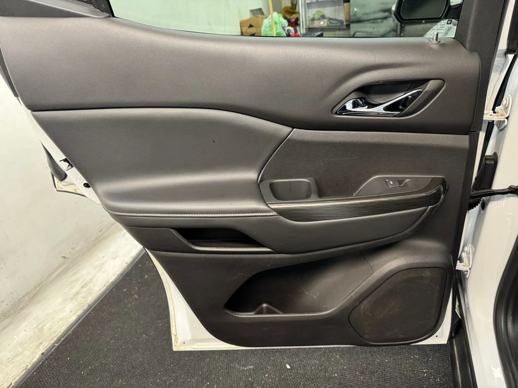 Used 2023 White GMC SLT image 15