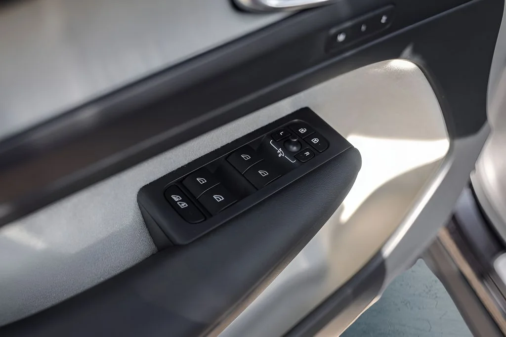 Used 2020 Black Volvo T5 Inscription image 24