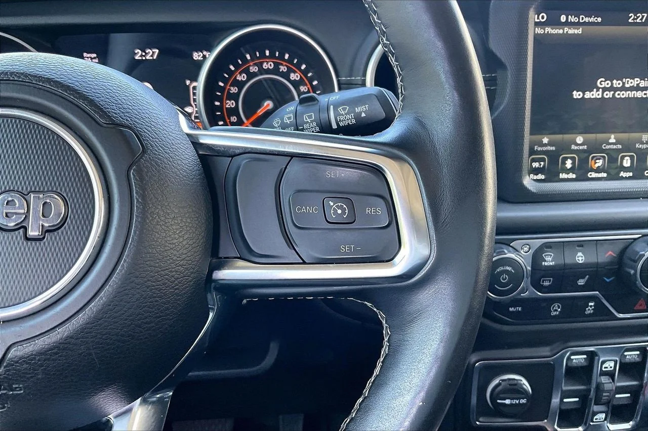 Certified Used 2018 Silver Jeep Sahara image 30