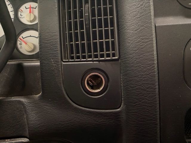 Used 2005 Blue Dodge SLT image 26
