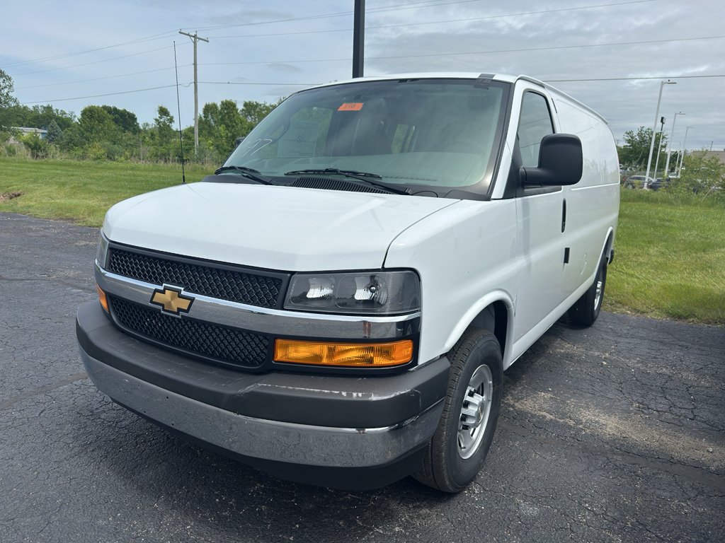 2026 Chevrolet Express 2500 Work Van HD's photo