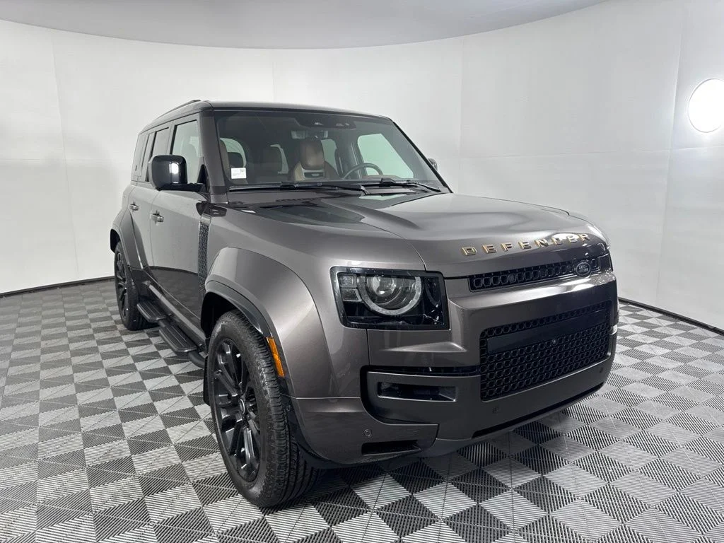 Used 2025 Gray Land Rover OCTA image 3