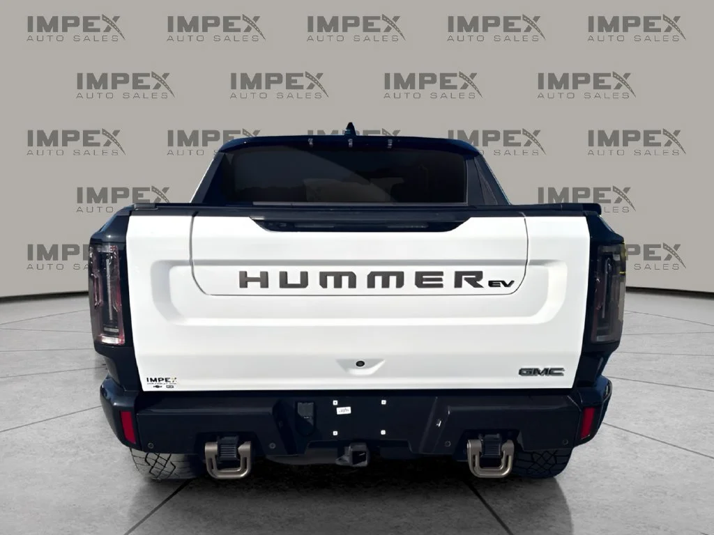 Used 2024 White GMC 2X image 4