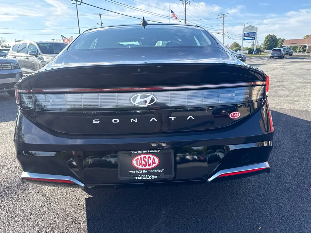 Used 2024 Blue Hyundai SEL image 6