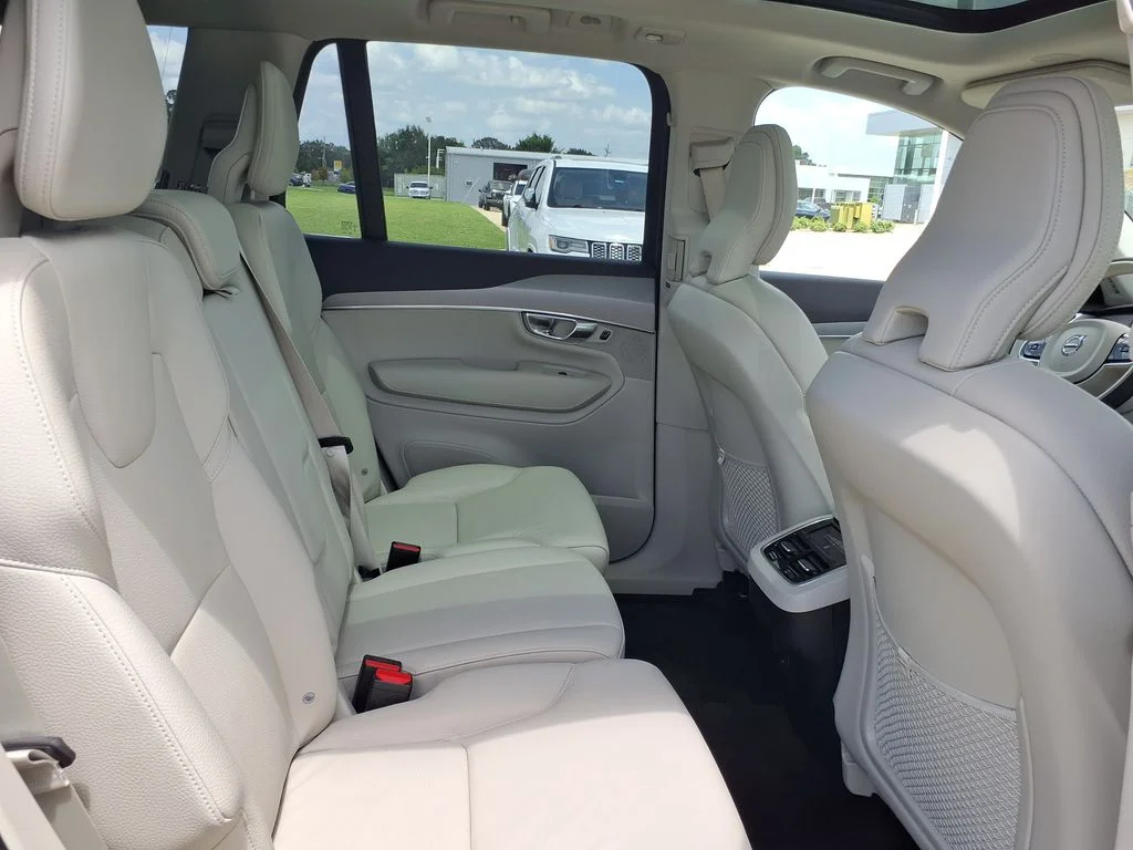Certified Used 2025 White Volvo B5 Core image 22