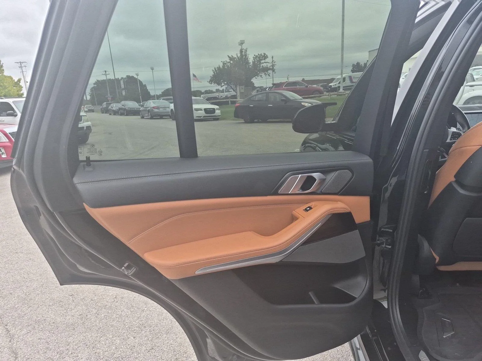 Used 2021 Black Sapphire Metallic BMW M50i image 30
