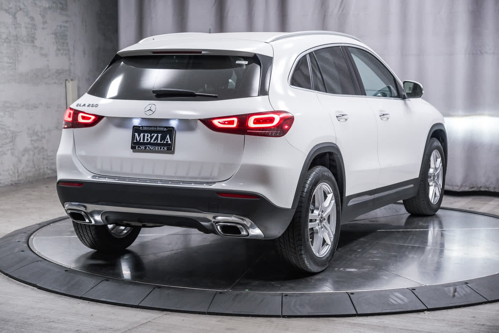 Used 2021 Polar White Mercedes-Benz GLA 250 image 4