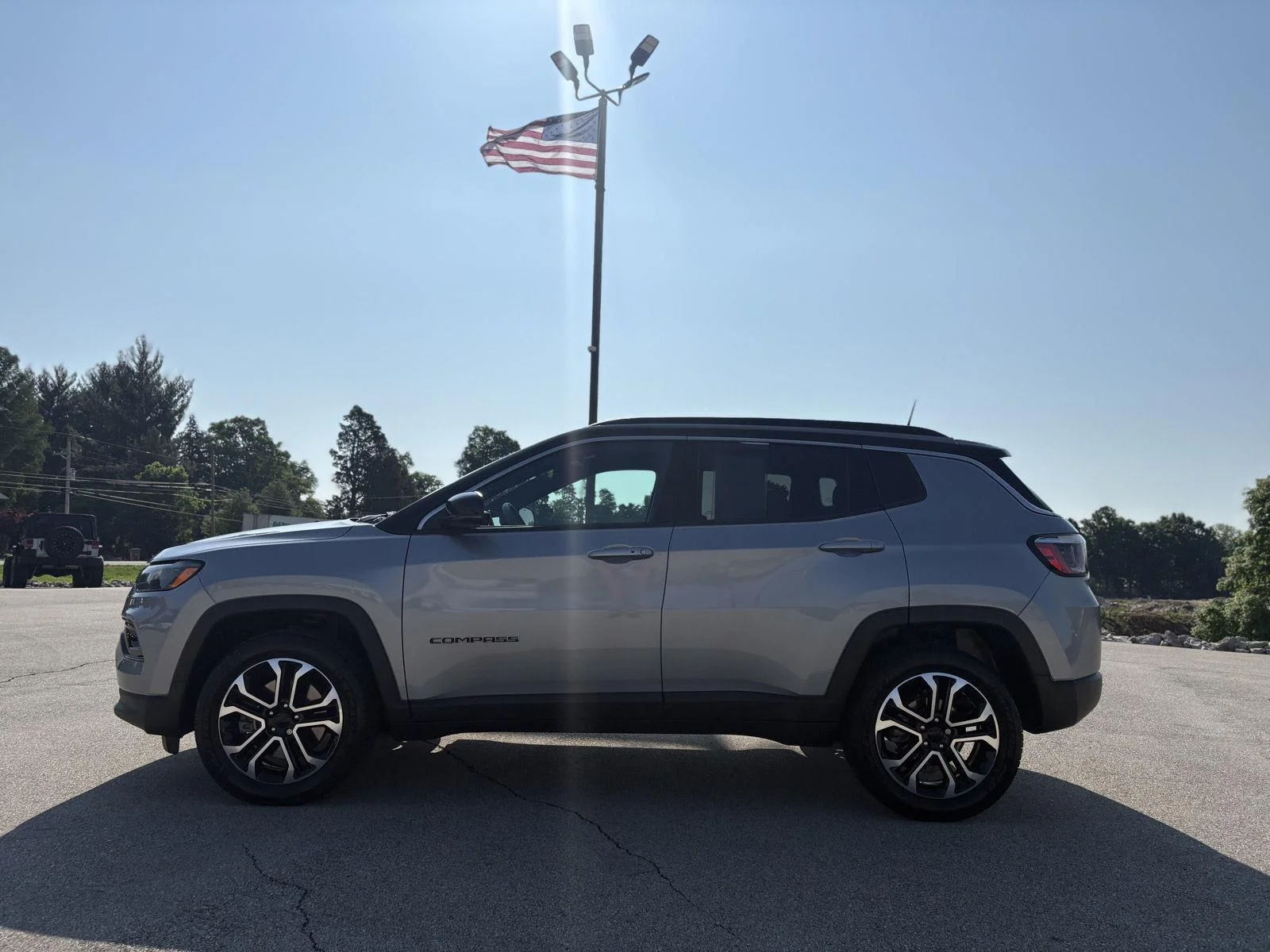 Used 2024 Silver Zynith Metallic Clearcoat Jeep Limited image 3