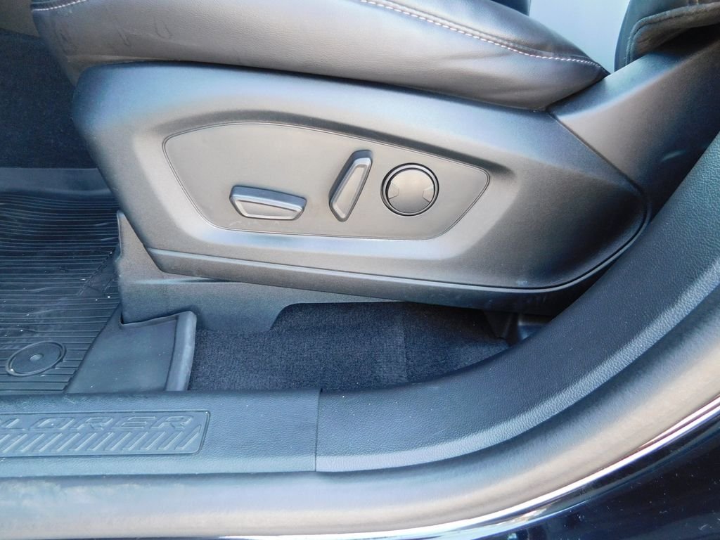 Used 2023 Black Ford XLT image 16