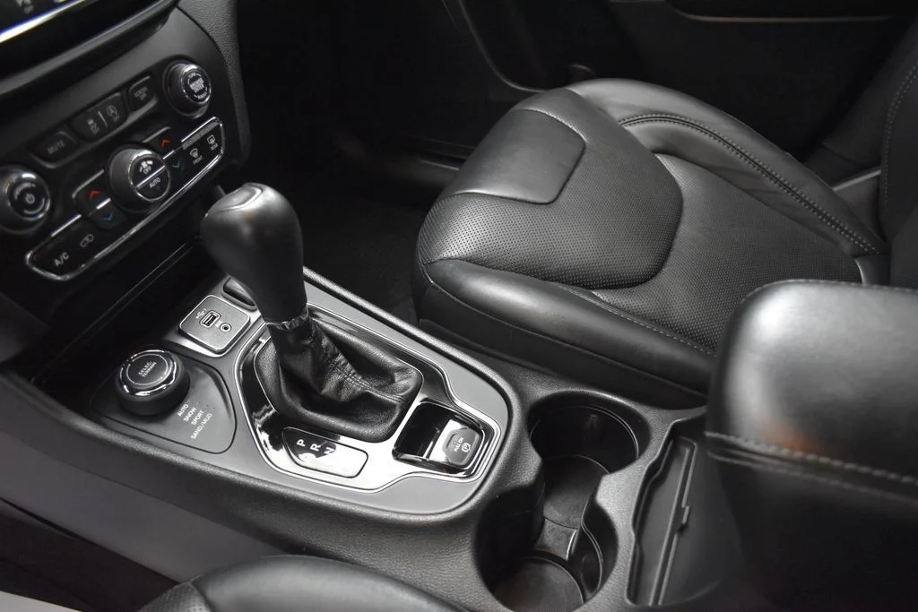 Used 2019 Black Jeep Overland image 16