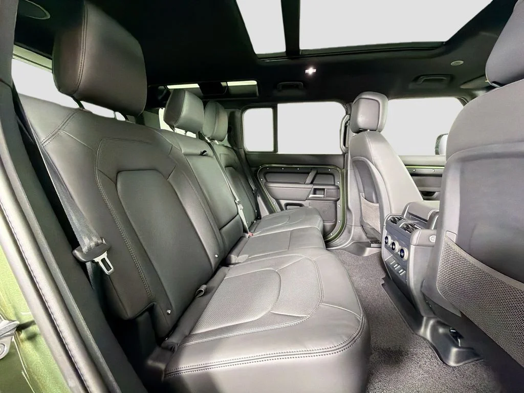 New 2026 Woolstone Green Land Rover X-Dynamic SE image 29