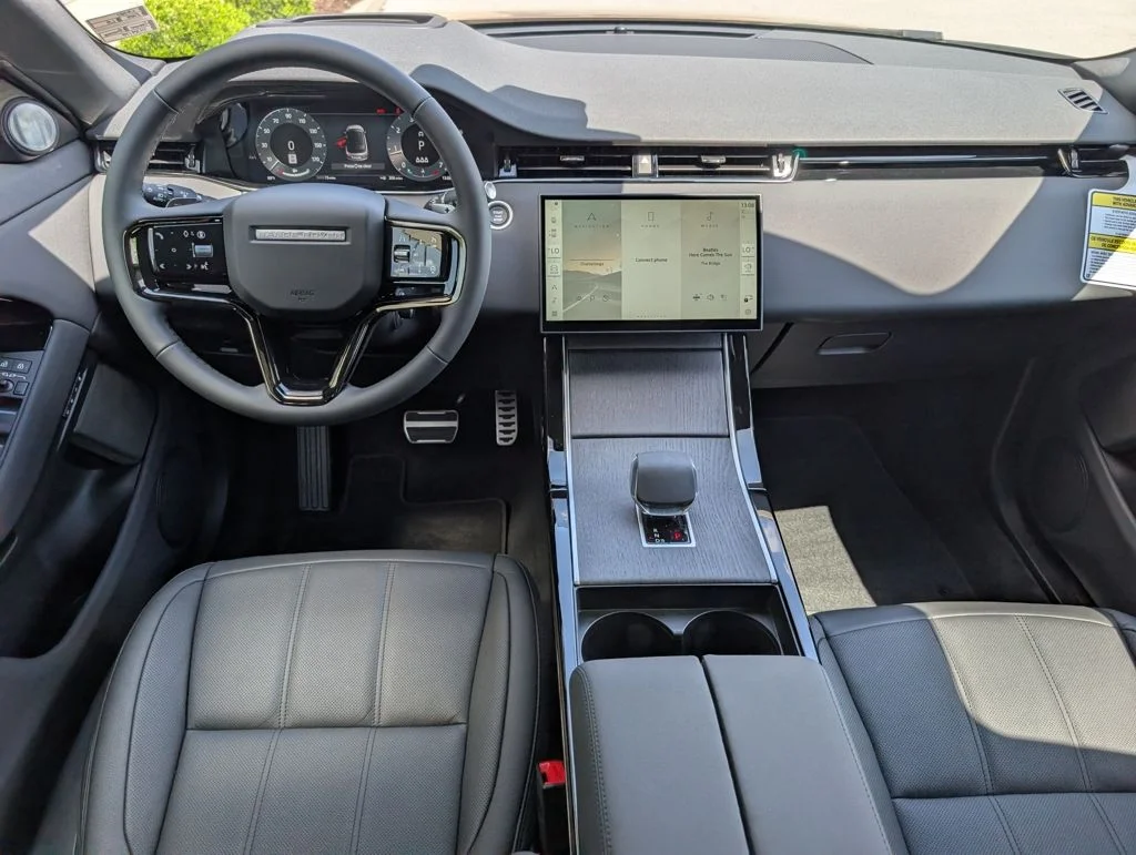 New 2026 Corinthian Bronze Land Rover Dynamic image 9