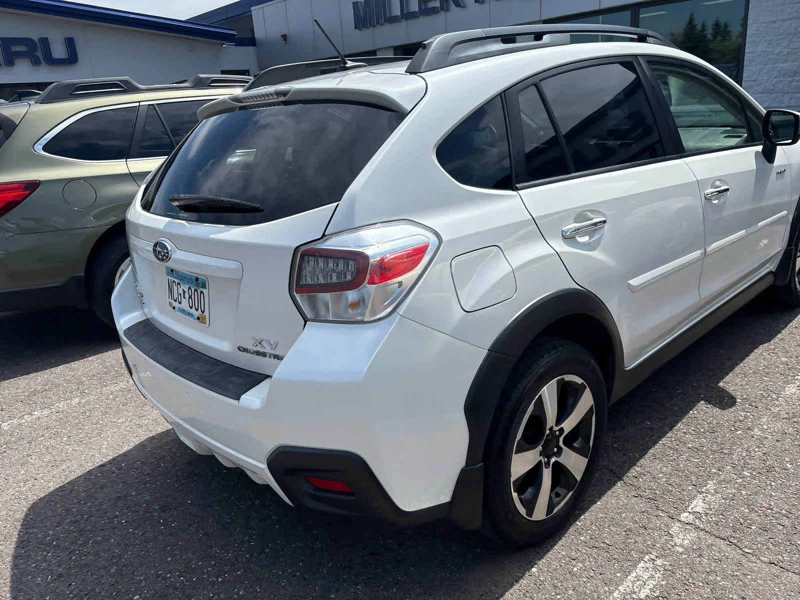 Used 2014 Satin White Pearl Subaru Touring image 5